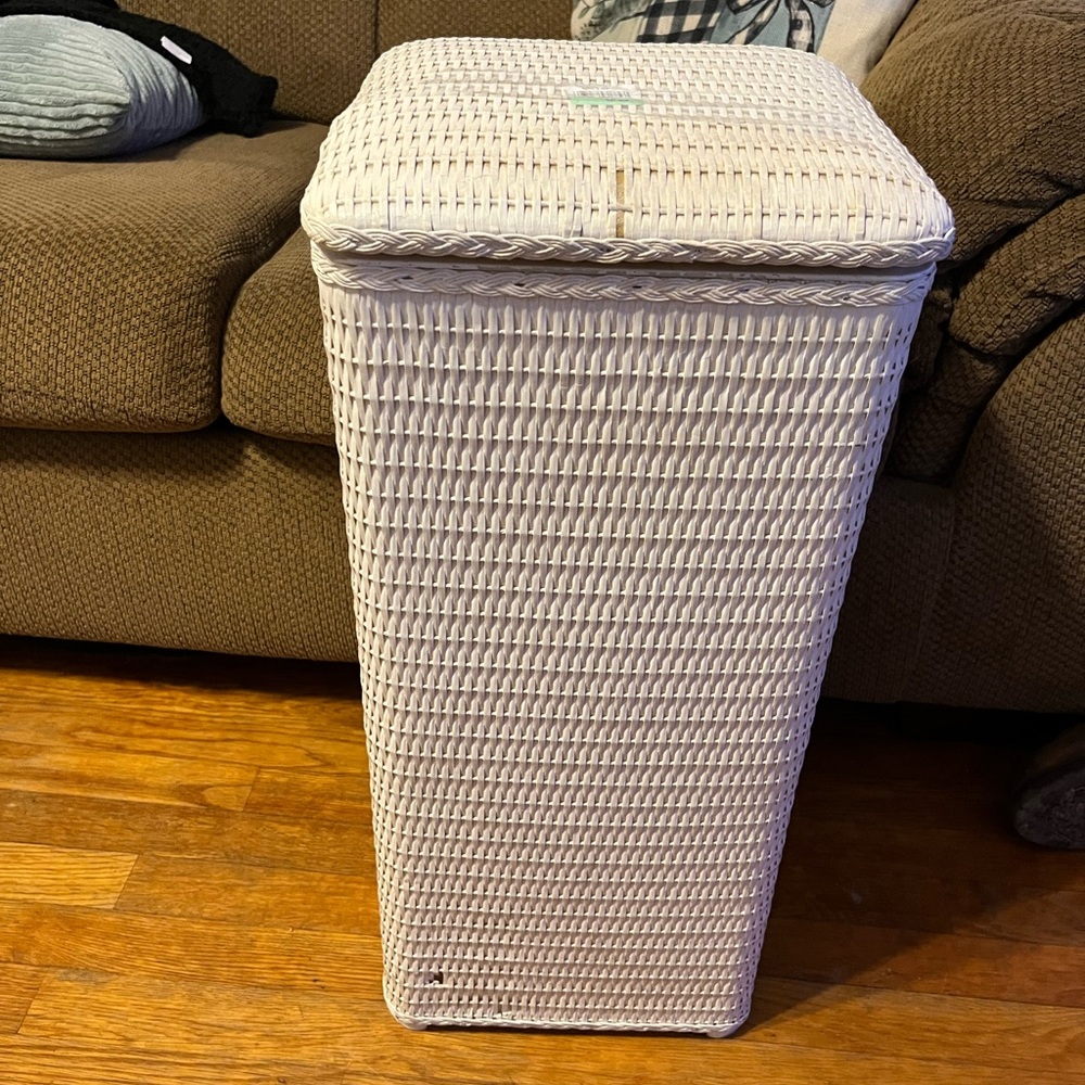 Vintage 1/2 hamper